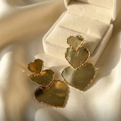 Pendientes grandes con diseño de triple corazón