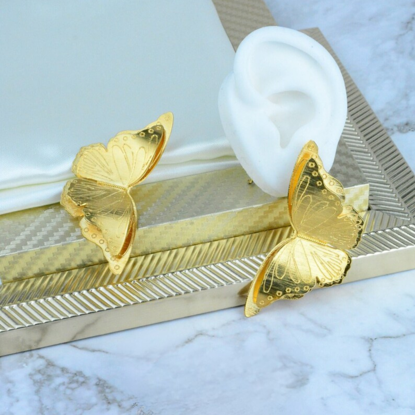 Butterfly earrings for a unique touch - Saida Fashion 
