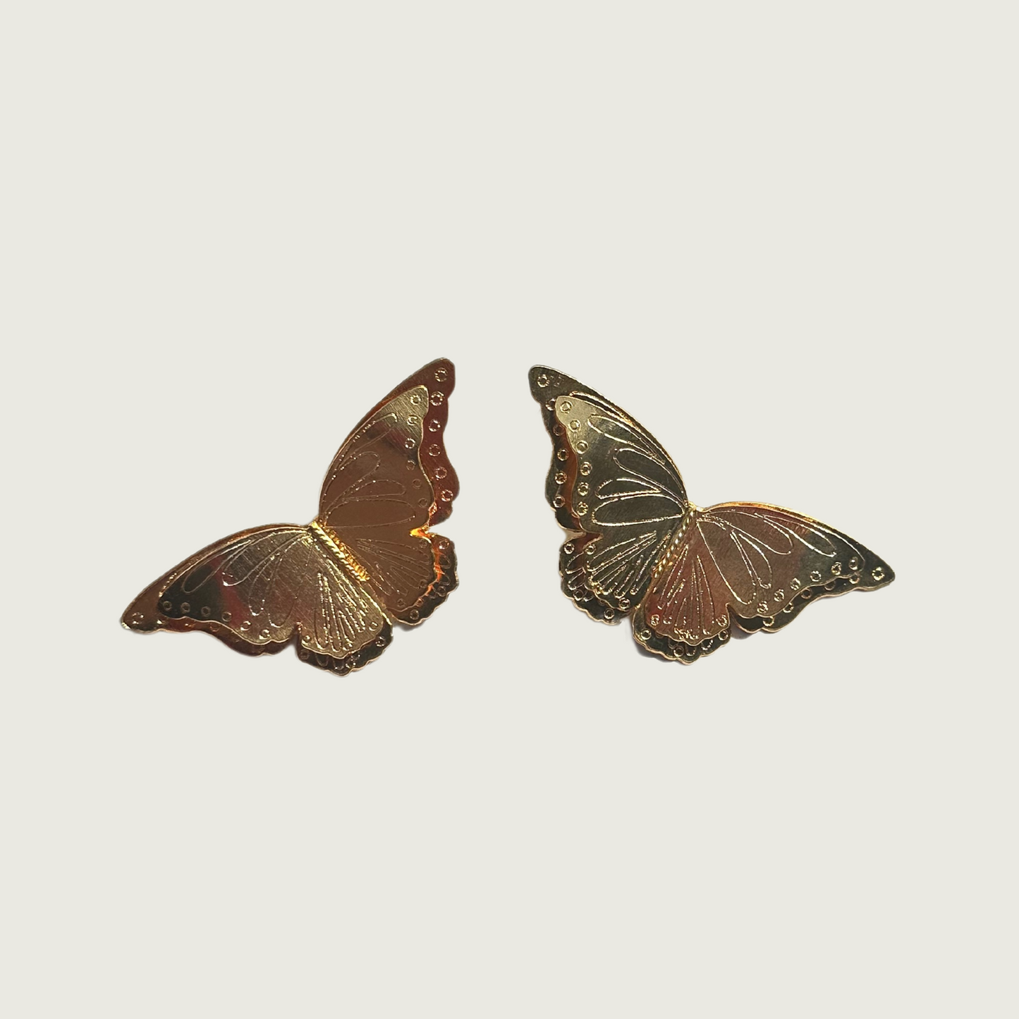 Pendientes de mariposa para un toque único