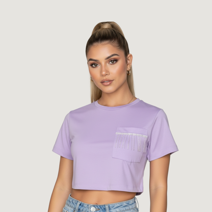 Camiseta corta con corte holgado y detalle de cadena