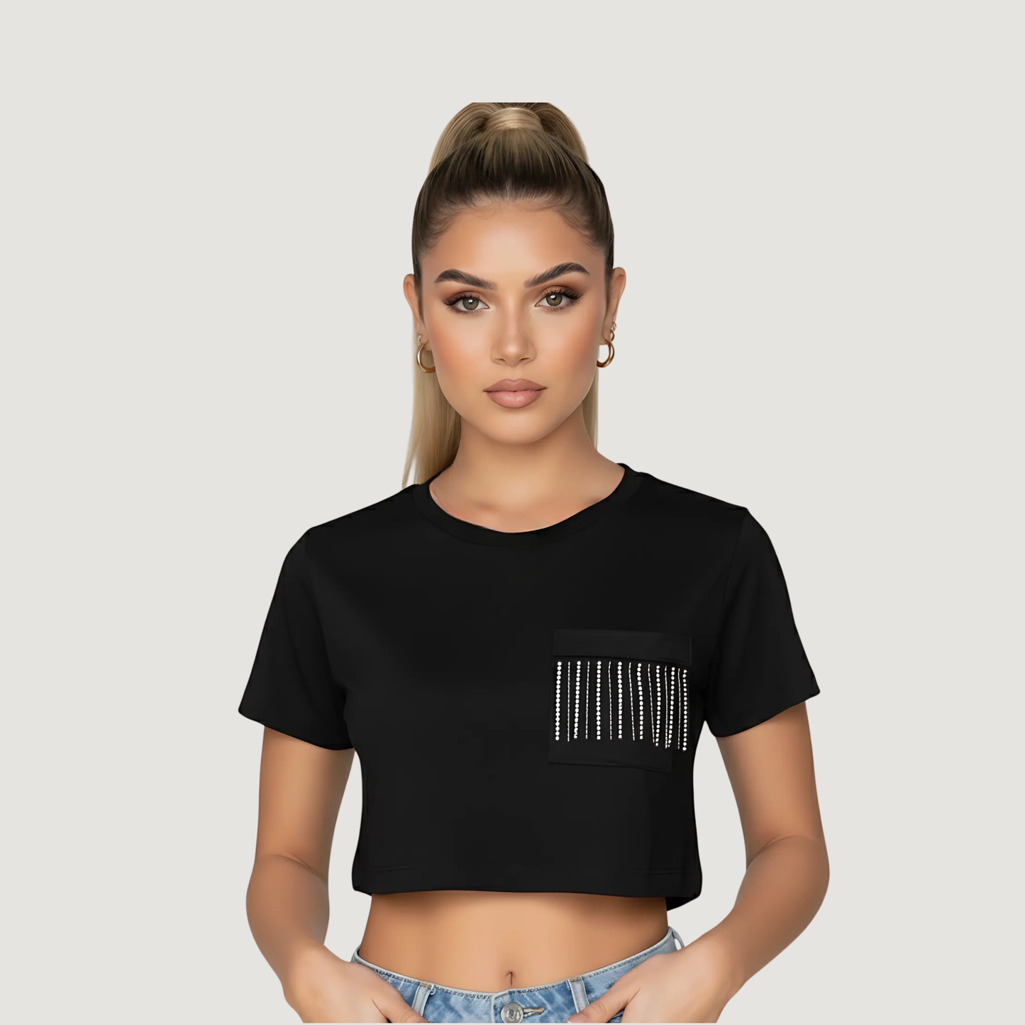 Camiseta corta con corte holgado y detalle de cadena